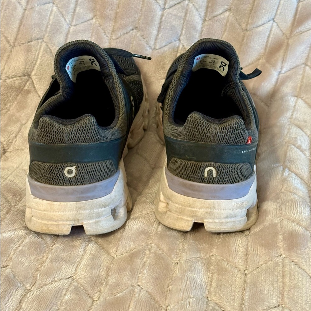 ON Women’s Cloudswift, Black Running Shoes, Size 9 - Picture 6 of 6